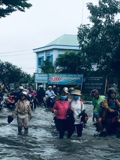 Ảnh hưởng của bão số 9: KCN Tân Bình hàng ngàn công nhân nghỉ việc - ảnh 1