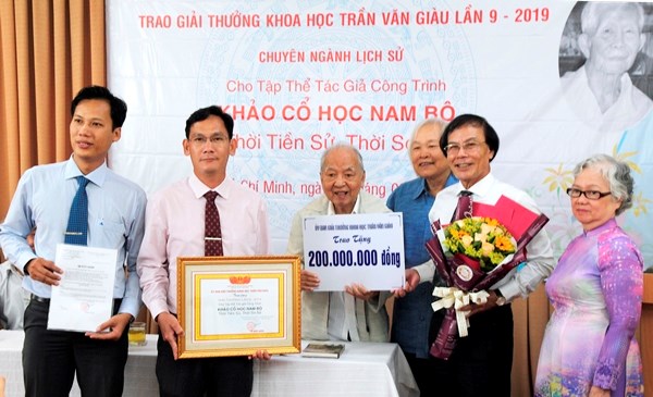 “Khảo cổ học Nam Bộ- Thời tiền sử và thời sơ sử” được trao giải thưởng Trần Văn Giàu 2019 - ảnh 1