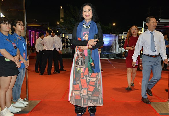 Đông đảo nghệ sĩ hội tụ tại bế mạc Liên hoan phim Việt Nam lần thứ XXI - ảnh 1