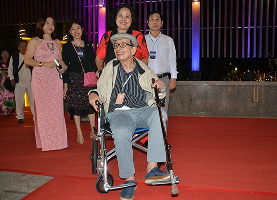 Đông đảo nghệ sĩ hội tụ tại bế mạc Liên hoan phim Việt Nam lần thứ XXI - ảnh 2