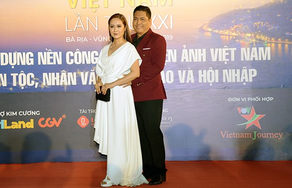 Đông đảo nghệ sĩ hội tụ tại bế mạc Liên hoan phim Việt Nam lần thứ XXI - ảnh 11