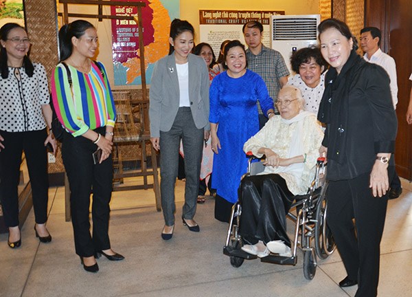 Chủ tịch Quốc hội Nguyễn Thị Kim Ngân thăm Bảo tàng Phụ nữ Nam Bộ - ảnh 1