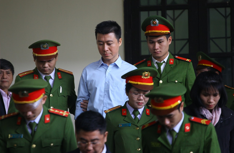 Xét xử vụ án đánh bạc nghìn tỉ: Mức án kịch khung dành cho cựu thiếu tướng Nguyễn Thanh Hoá - ảnh 2