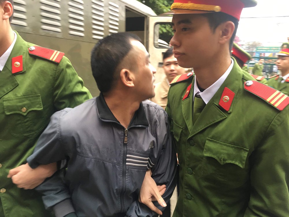 Xét xử vụ chạy thận làm chết 9 người: Bị cáo Hoàng Công Lương vắng mặt vì lí do sức khoẻ, phiên toà tạm hoãn - ảnh 2