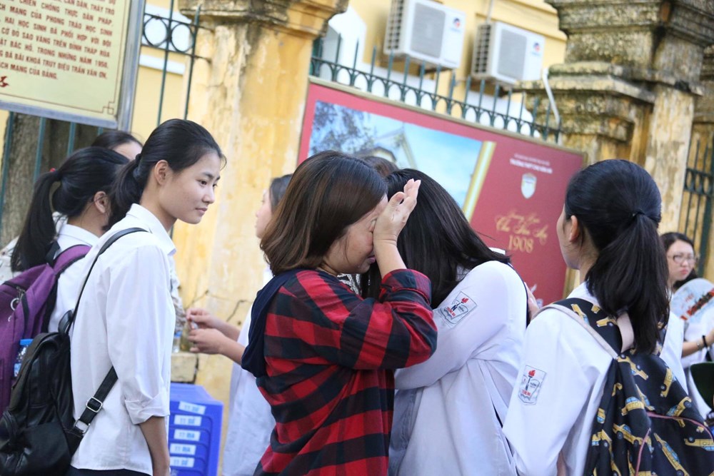Thi vào lớp 10 công lập tại Hà Nội: Ngày đầu tiên với nhiều sắc thái - ảnh 2