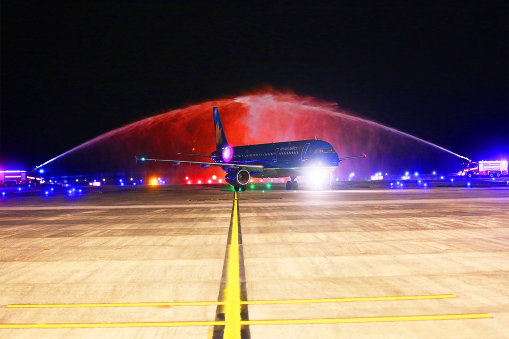Cảng hàng không quốc tế Vân Đồn đón chuyến bay đầu tiên từ Incheon (Hàn Quốc) - ảnh 1