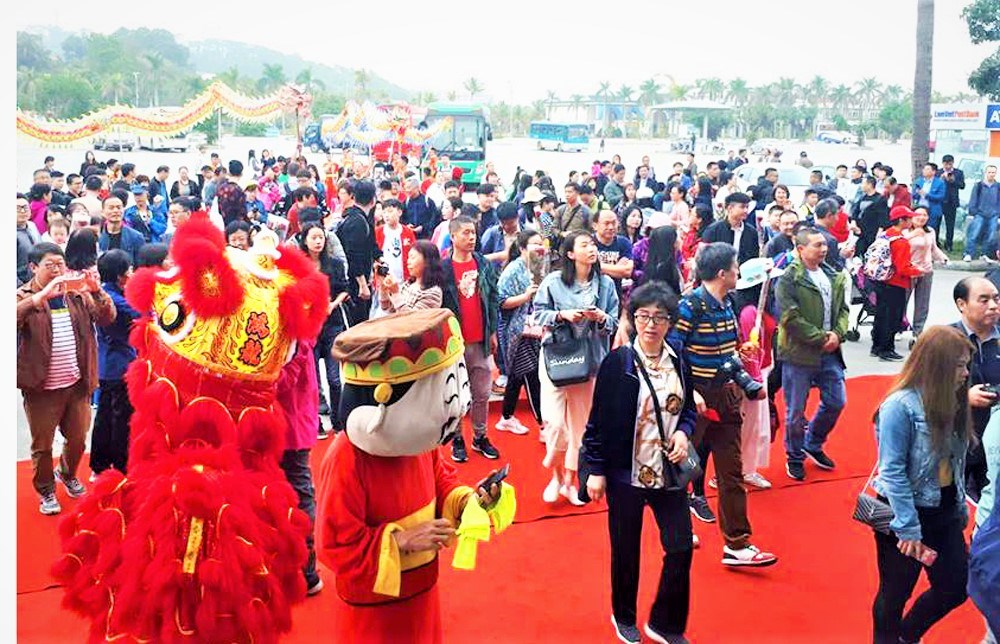Quảng Ninh đón hàng chục vạn khách du xuân dịp tết Kỷ Hợi - ảnh 4