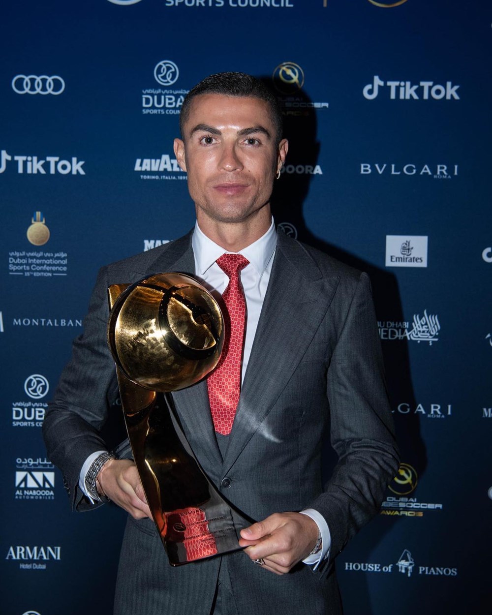 Ronaldo nhận giải “Cầu thủ xuất sắc nhất thế kỷ XXI” - ảnh 2