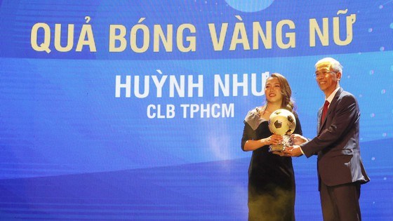 CLB Hà Nội lập kỷ lục với Quả bóng vàng của Văn Quyết - ảnh 2