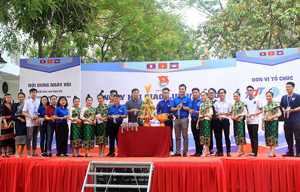 Ngày hội giao lưu văn hóa Việt Nam - Lào - Campuchia - ảnh 1