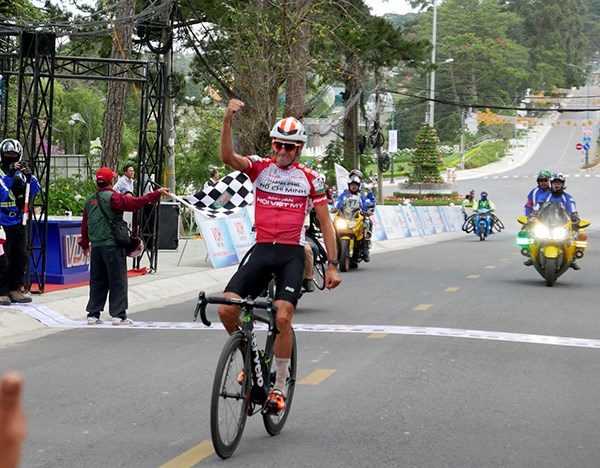 Chặng 10 cuộc đua xe đạp Nam Kỳ Khởi Nghĩa: Chiến thắng của các tay đua leo đèo - ảnh 1