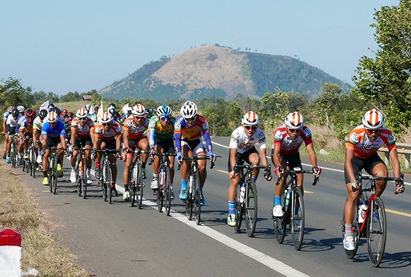 Chặng 8 cuộc đua xe đạp Nam Kỳ Khởi Nghĩa: Áo vàng tiếp tục đổi chủ - ảnh 2