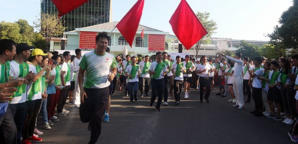 Hơn 3.000 người Khối Bộ VHTTDL tham gia Ngày chạy Olympic - ảnh 1