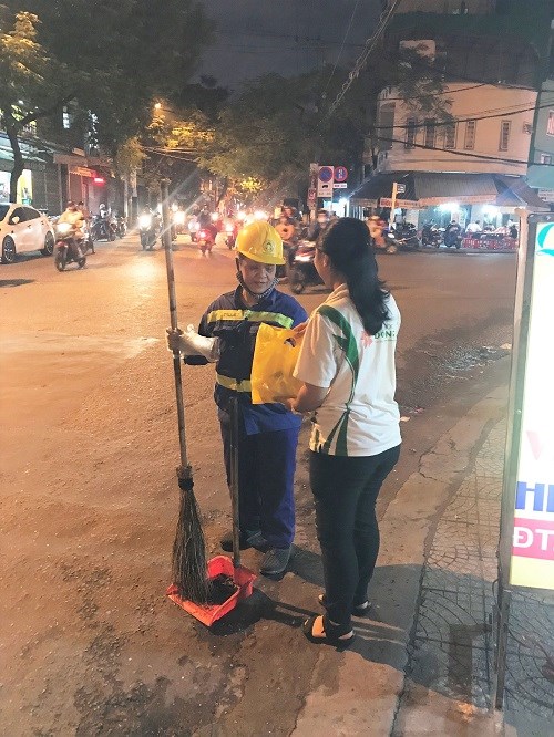 Trung thu ấm tình người của công nhân vệ sinh môi trường Đà Nẵng - ảnh 5