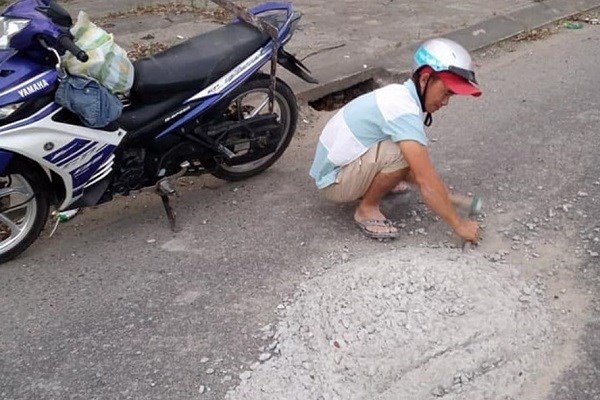 Đà Nẵng: Khen thưởng anh thợ đục bê tông giữa đường - ảnh 2