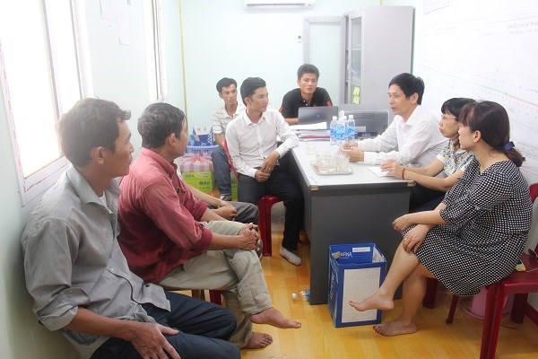 Sở Văn hóa - Thể thao Đà Nẵng trao thưởng đột xuất cho đội công nhân phát hiện ra súng thần công - ảnh 2