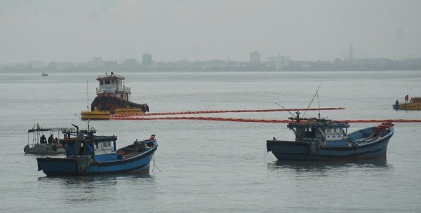 Đà Nẵng: Tàu tiếp liệu đâm gãy trụ bê tông cầu cảng - ảnh 2