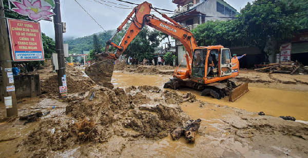 Người dân vùng biên giới Nghệ An ngấn nước mắt khắc phục thiệt hại lũ ống, lũ quét - ảnh 8