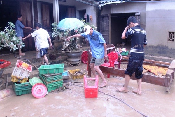 Nghệ An: Hàng nghìn hộ dân vẫn ngập, nhiều xã bị cô lập trong biển nước - ảnh 2