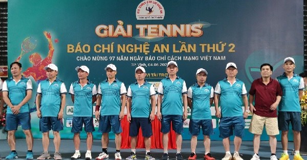Giải Tennis báo chí Nghệ An thu hút hơn 100 VĐV tham gia - ảnh 1
