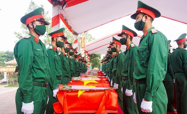 Truy điệu và an táng 95 hài cốt liệt sĩ quân tình nguyện và chuyên gia Việt Nam hy sinh tại Lào - ảnh 1