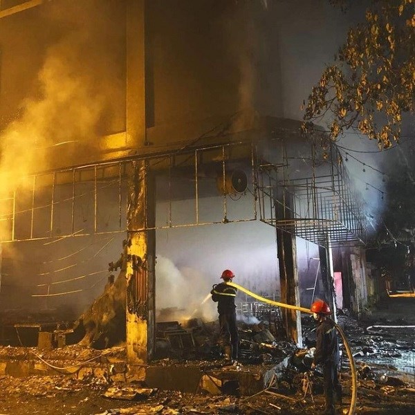 Cháy phòng trà ở Nghệ An khiến 6 người tử vong - ảnh 1