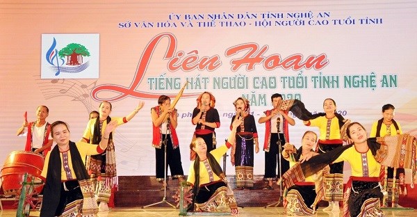 Liên hoan Tiếng hát Người cao tuổi tỉnh Nghệ An - ảnh 1