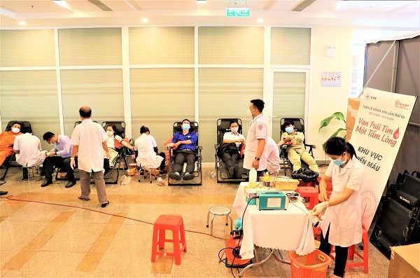 PC Khánh Hòa: Hiến gần 150 đơn vị máu hưởng ứng Tuần lễ hồng EVN lần VII - ảnh 1