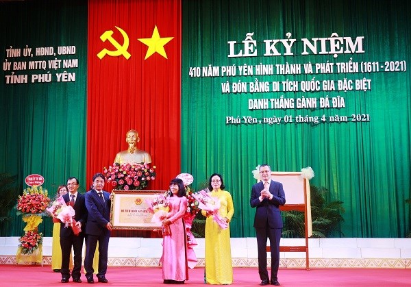 Kỷ niệm 410 năm thành lập, Phú Yên đón Bằng Di tích quốc gia đặc biệt Gành Đá Đĩa - ảnh 1