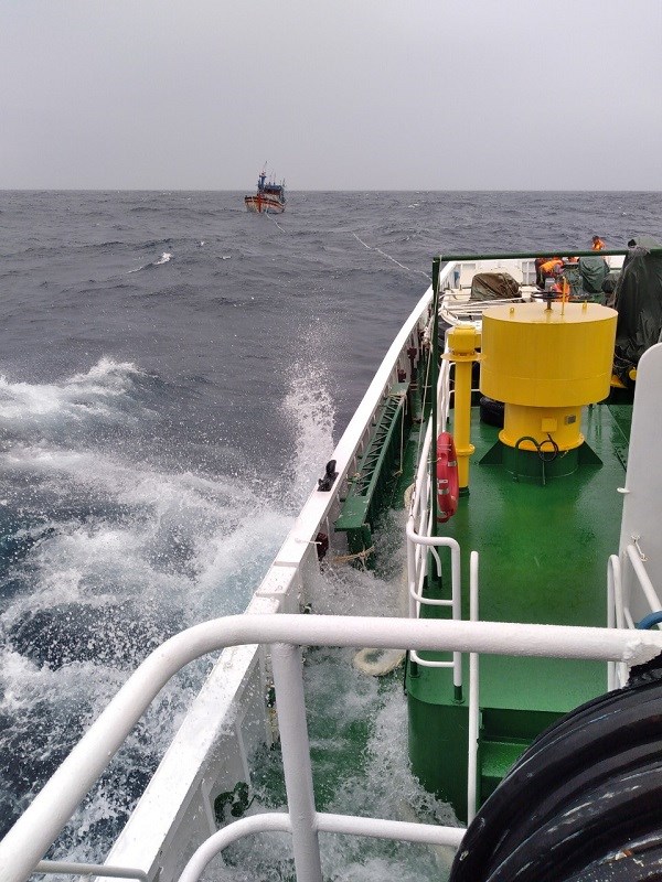Vụ chìm tàu, 26 thuyền viên mất tích trên biển Khánh Hòa: 3 thuyền viên được cứu sống - ảnh 1