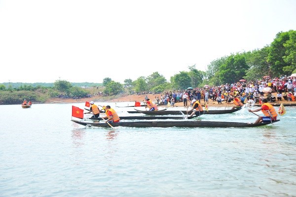 Gia Lai: Sôi nổi Hội đua thuyền độc mộc trên sông Pô Cô - ảnh 7