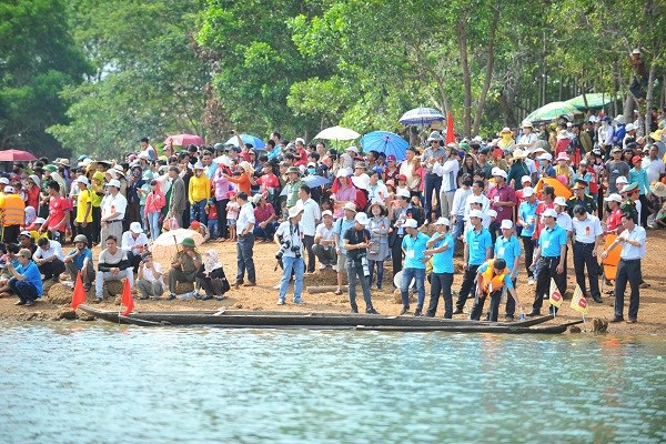 Gia Lai: Sôi nổi Hội đua thuyền độc mộc trên sông Pô Cô - ảnh 9