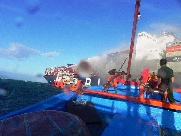Ninh Thuận: Cứu sống 10 thành viên trên Tàu hàng APL Vancouver bốc cháy trên biển - ảnh 2