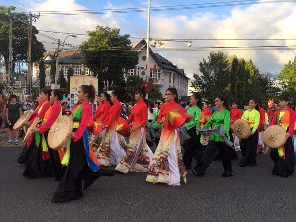 Đa sắc màu văn hóa dân tộc tại Lễ hội đường phố ở Kon Tum - ảnh 7