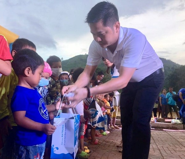 Khánh Hòa: Tặng 500 phần quà cho trẻ em nghèo miền núi vui Tết Trung thu - ảnh 2