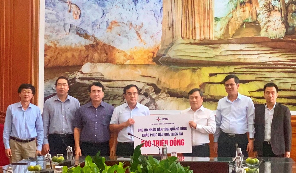 EVN ủng hộ Quảng Bình 500 triệu đồng khắc phục hậu quả thiên tai - ảnh 1