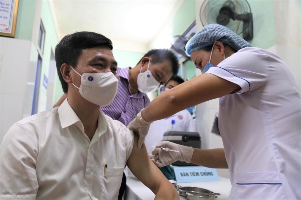Quảng Bình bắt đầu tiêm vắcxin phòng, chống Covid–19 - ảnh 1