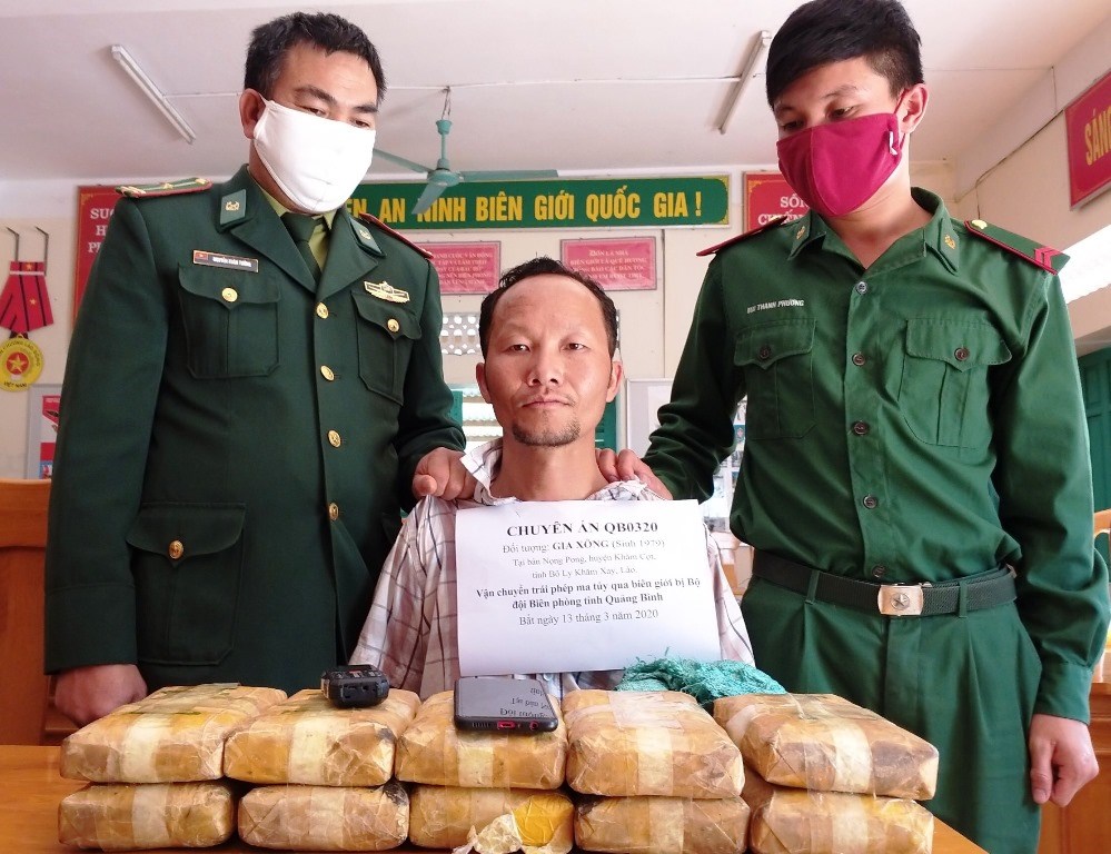 Quảng Bình: Bắt giữ 1 người Lào vận chuyển gần 61 nghìn viên ma túy - ảnh 2