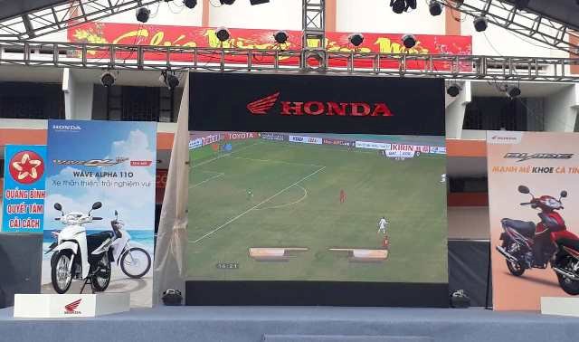 Quảng Bình: Tổ chức 3 điểm xem bóng đá màn hình lớn trận chung kết Việt Nam - Malaysia - ảnh 1