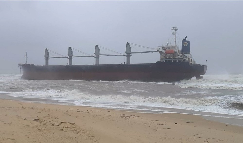 Tàu hàng 28 nghìn tấn gặp nạn trên vùng biển Quảng Bình - ảnh 1