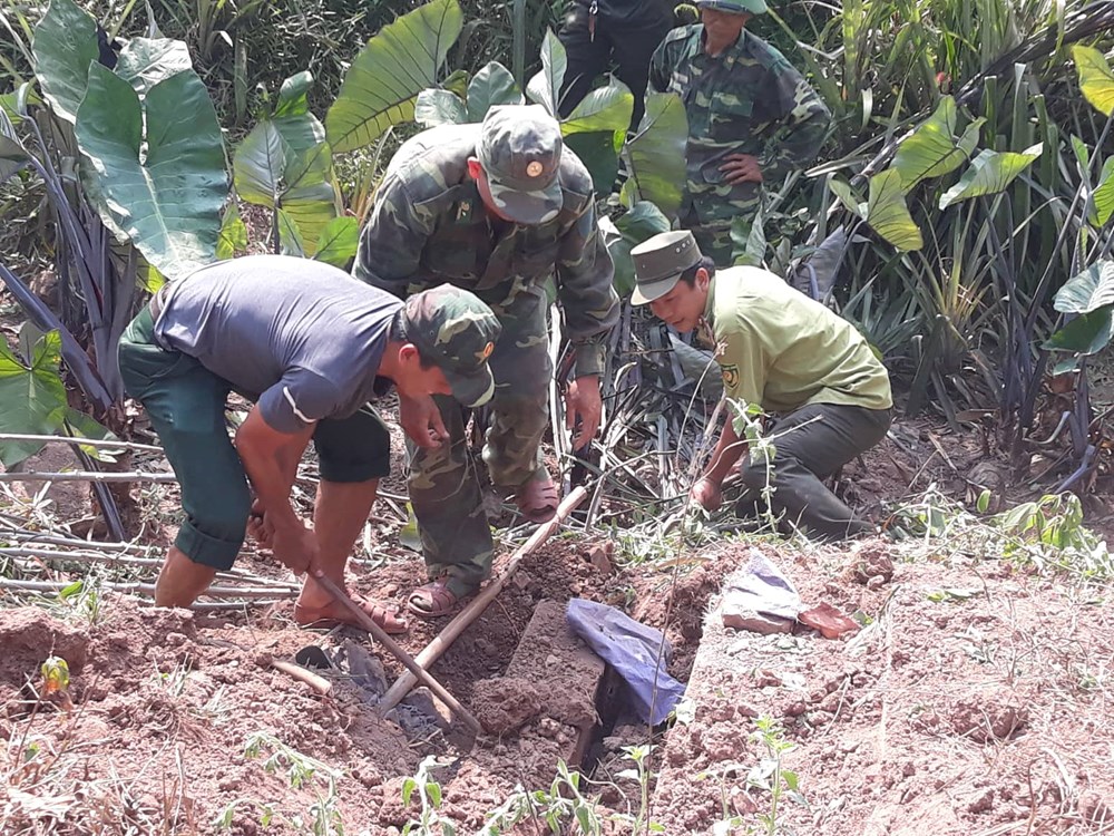 Vụ phá rừng gỗ mun ở Phong Nha – Kẻ Bàng: Tìm thấy 3 hầm gỗ mun ở vườn nhà dân - ảnh 4