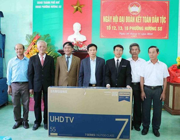 Bộ trưởng Nguyễn Ngọc Thiện dự Ngày hội Đại đoàn kết toàn dân tộc ở Huế - ảnh 6