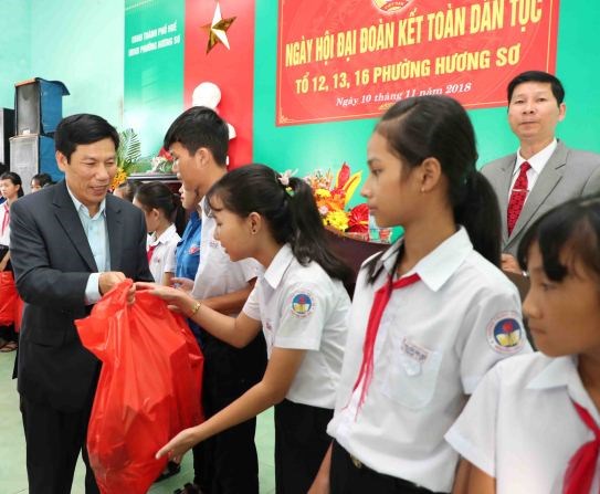 Bộ trưởng Nguyễn Ngọc Thiện dự Ngày hội Đại đoàn kết toàn dân tộc ở Huế - ảnh 7