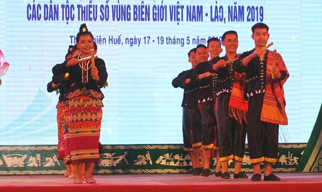 “Say” với những điệu múa truyền thống của các dân tộc thiểu số biên giới Việt- Lào - ảnh 6
