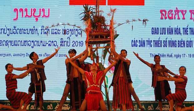 “Say” với những điệu múa truyền thống của các dân tộc thiểu số biên giới Việt- Lào - ảnh 12