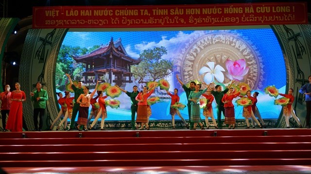 Nồng ấm đêm hội VHTTDL các dân tộc thiểu số vùng biên giới Việt- Lào - ảnh 1