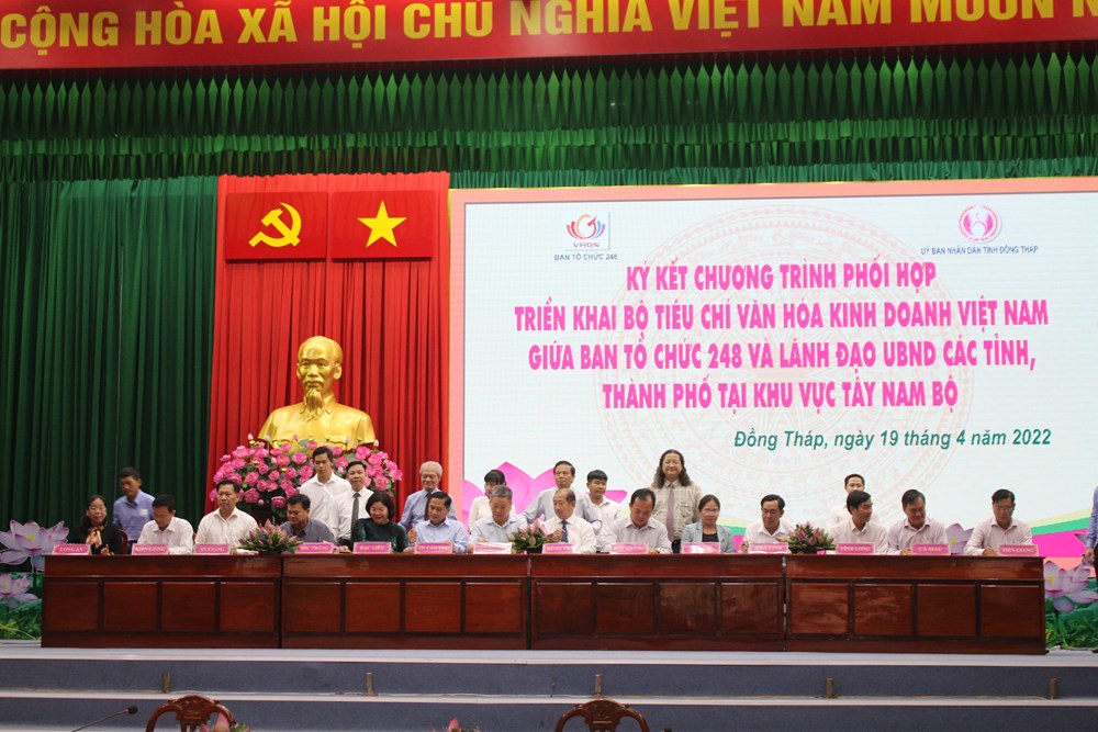 Lễ ký kết Chương trình phối hợp triển khai Bộ tiêu chí văn hóa kinh doanh Việt Nam - ảnh 3