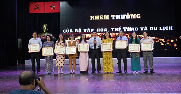 Trường ĐH Văn hóa TP.HCM họp mặt các thế hệ cán bộ, người học nhân dịp 45 năm thành lập - ảnh 5