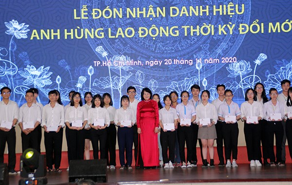 ĐH Quốc gia TP.HCM đón nhận danh hiệu Anh hùng lao động thời kỳ đổi mới - ảnh 2
