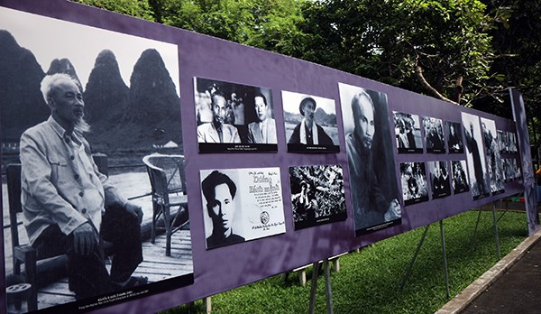 Triển lãm nhiều hình ảnh, tư liệu quý về Chủ tịch Hồ Chí Minh và điện ảnh Cách mạng Việt Nam - ảnh 1